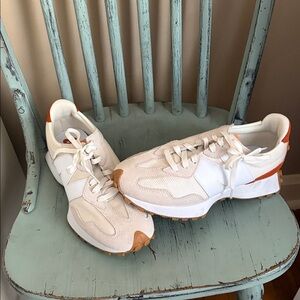 New Balance 327 Sneakers. Size 9. Only worn twice.